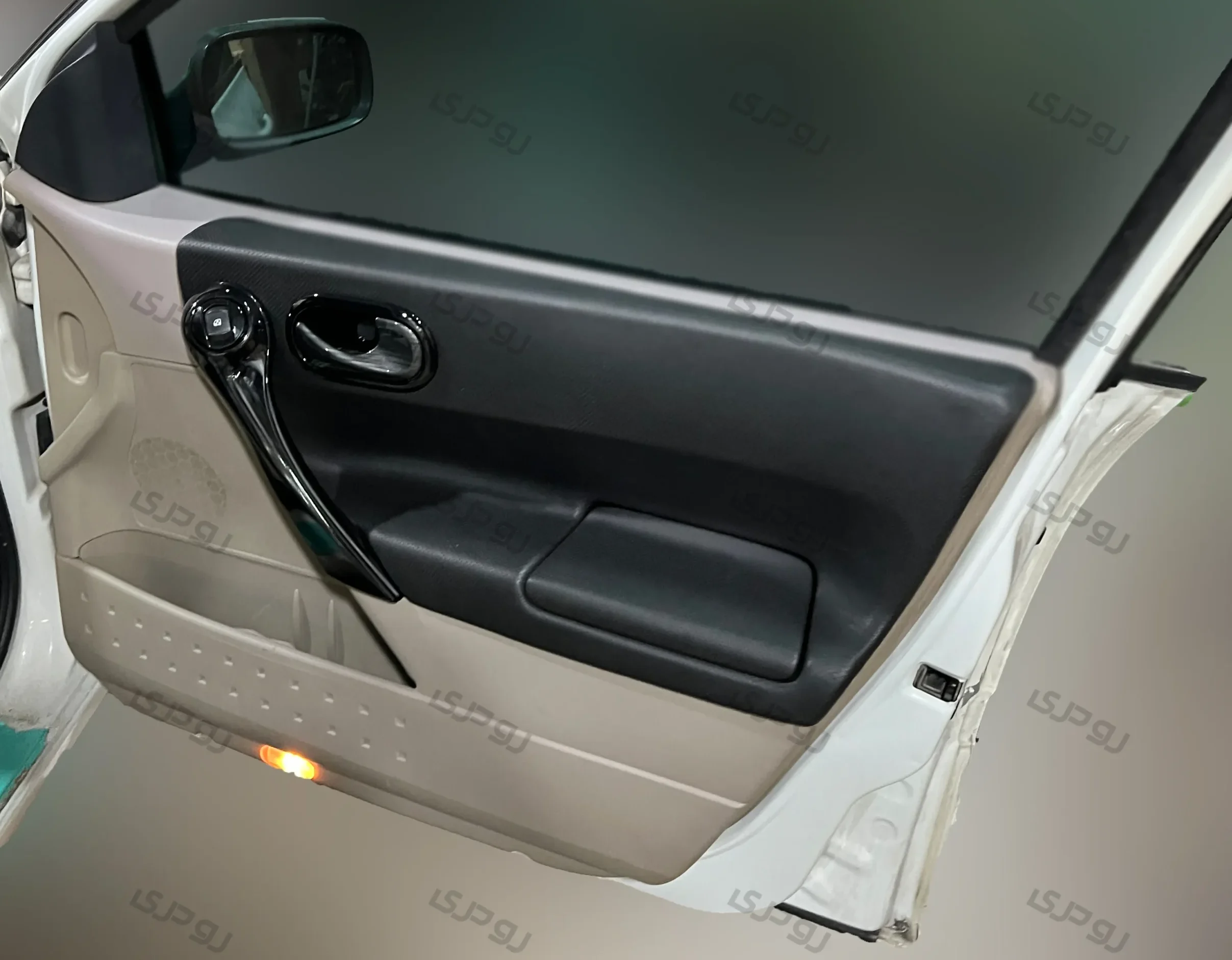 رودری مگان 2000 مشکی/متال براش تیره